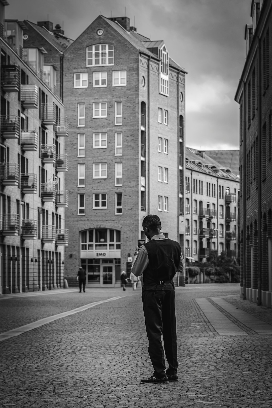 photographer taking street photos